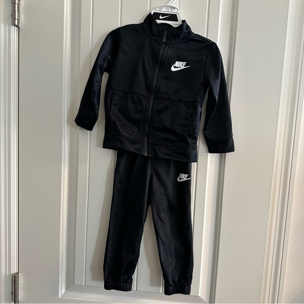Nike 2 piece set. Size 18 months.